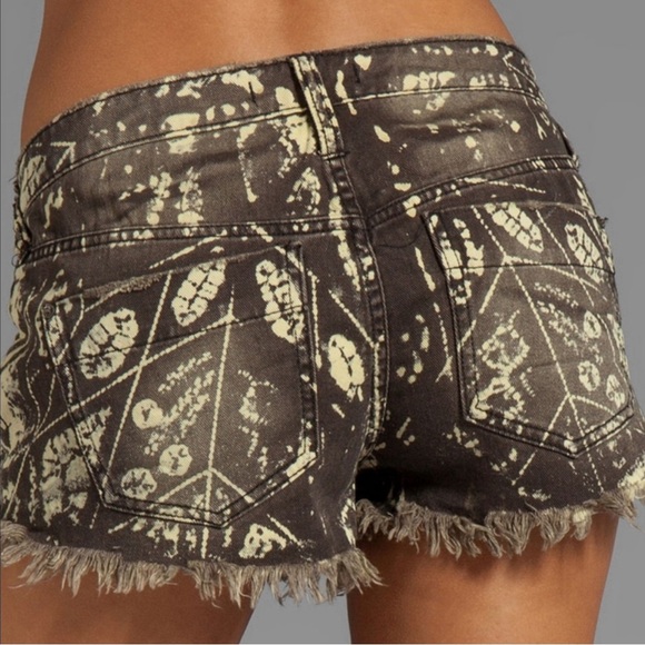Free People - funky short shorts - Picture 2 of 8
